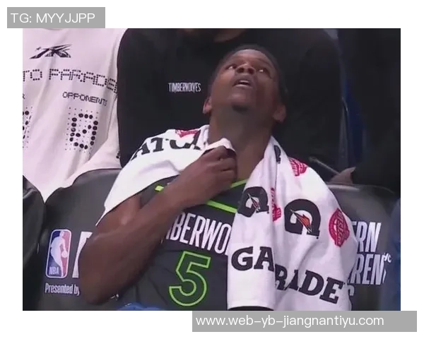 爱德华兹现场脱下比赛球衣赠送球迷令人惊叹的温暖瞬间